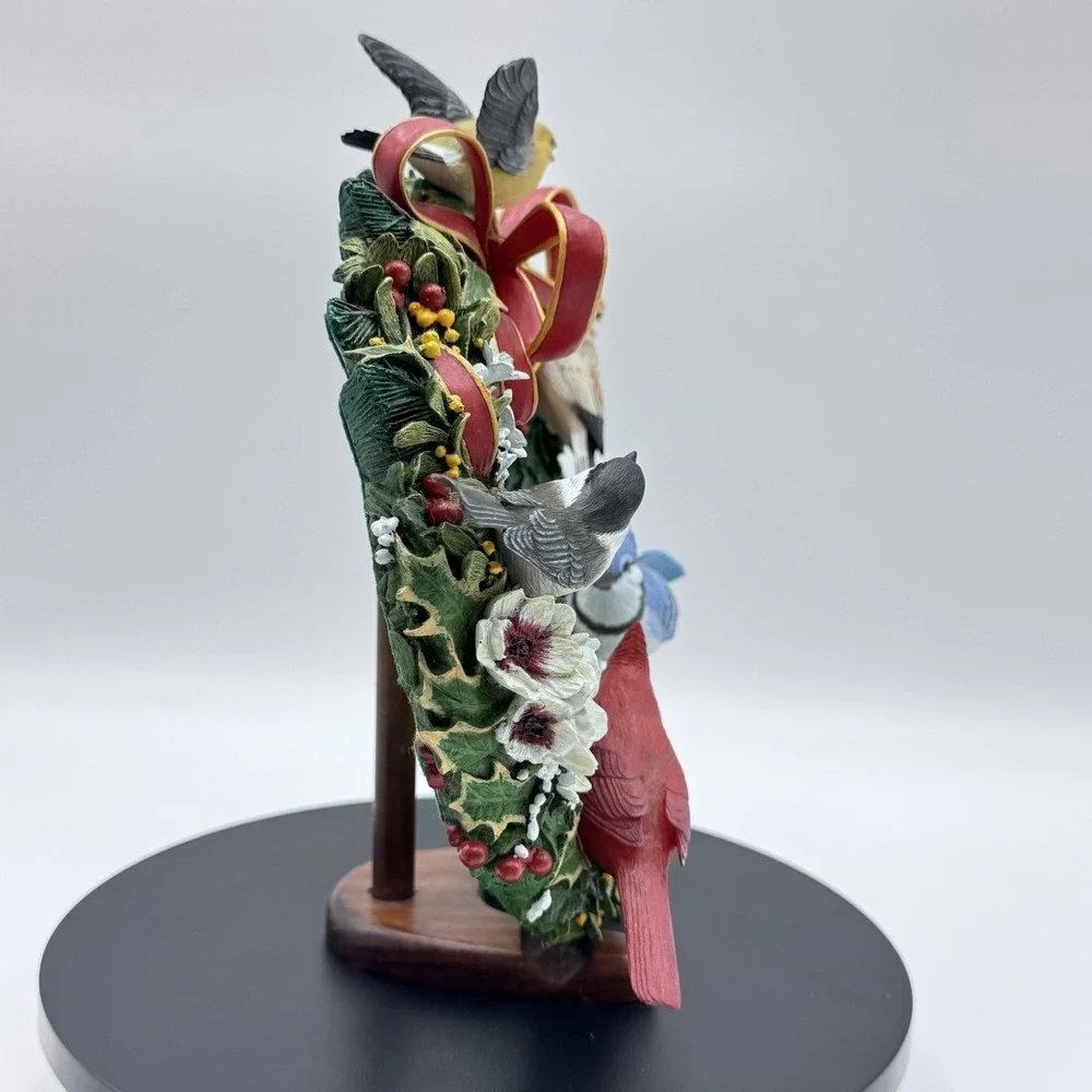 VTG The Danbury Mint The Songbird Winter Wreath with‎ Custom Wood Stand 9.5x8